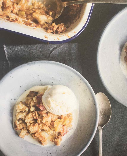 Apple & Rhubarb Crumble 