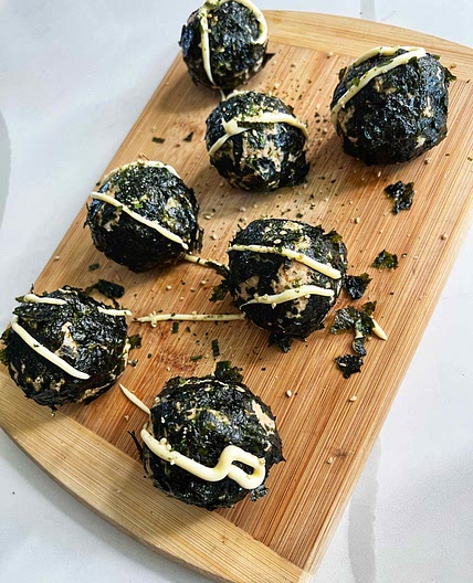 Spicy Mayo Tuna Rice Seaweed Balls — Angiela Eats 