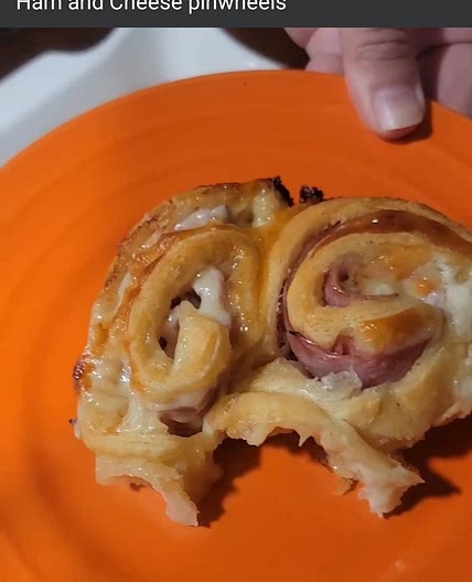 Ham & Cheesy Pinwheel Sandwiches