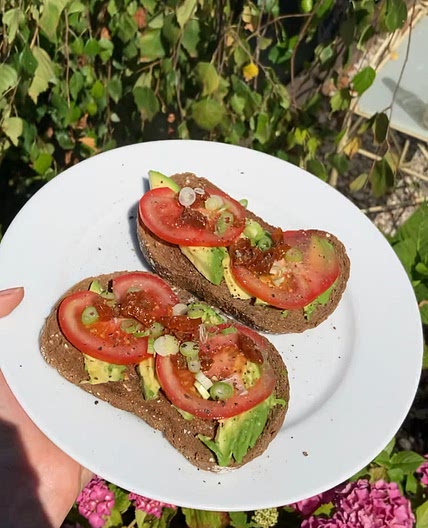 TOMATO AVOCADO TOAST