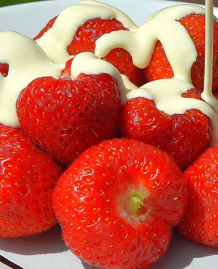 Easy Delicious Strawberries & Cream Dessert!