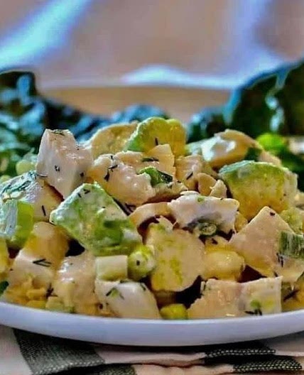 Healthy Avocado Chicken Salad!!  🥑 🥗 😋
