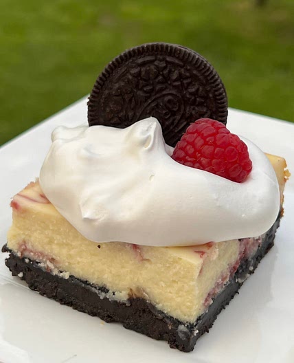 White Chocolate Raspberry Cheesecake Bars 