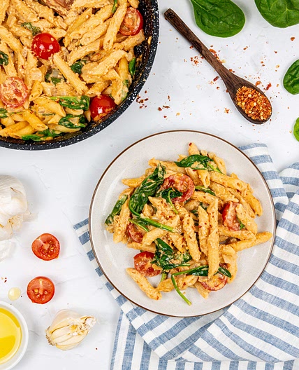 15-Minute Spicy Vegan Hummus Pasta