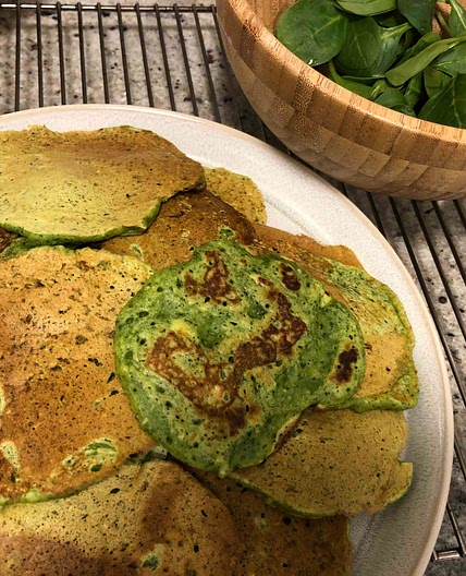 Vegan American spinach & mango pancakes 