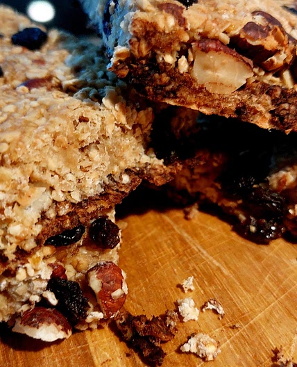 Energy bar - Banana, oatmeal, raisins, hazelnuts and cacao.
