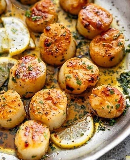  LEMON-GARLIC BAKED SCALLOPS