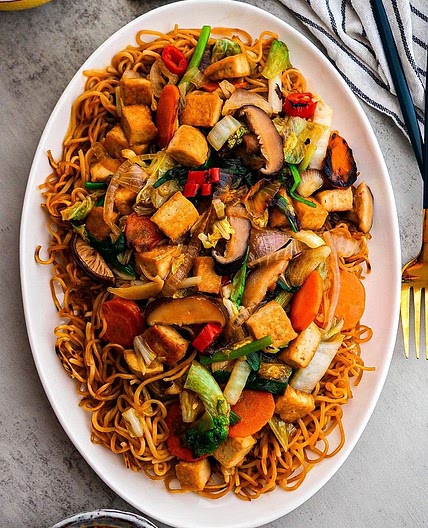 Crispy pan fried noodles with vegetables