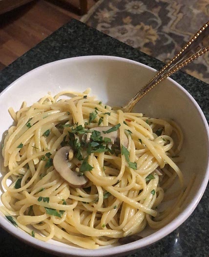 Garlic and mushroom pasta