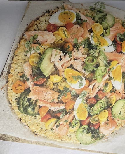 Pizza chou fleur saumon avocat