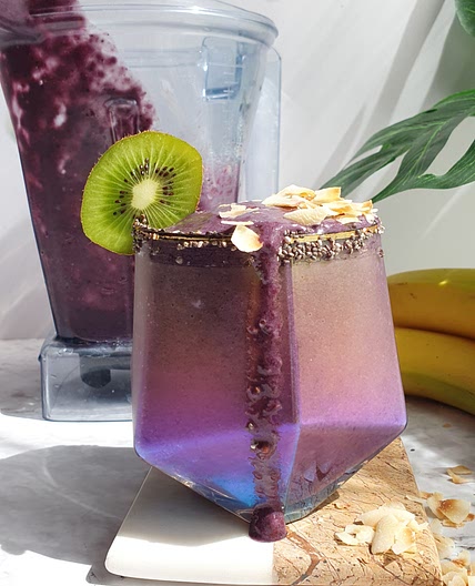 The Irresistible Blackberry Detox Smoothie for natural cleansing and weight loss powers!