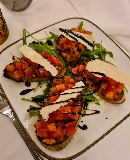 Klassische Bruschetta mit Crustini