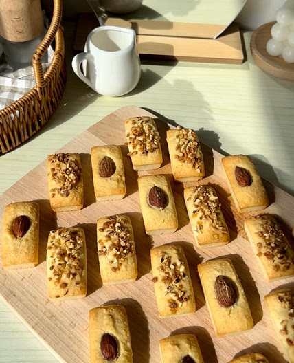 Almond financiers