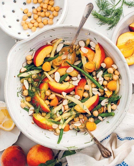 САЛАТ ИЗ ПЕРСИКА И СПАРЖЕВОЙ ФАСОЛИ С УКРОПОМ