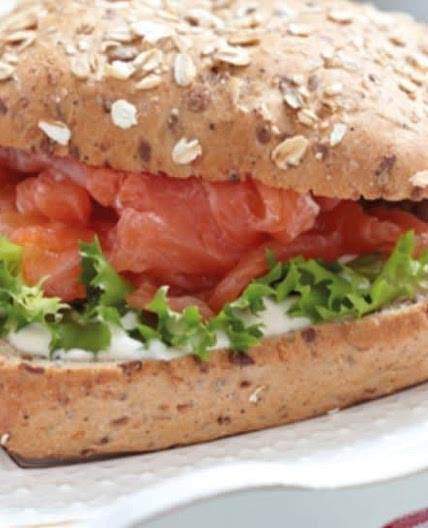 Lachsbrötchen mit Meerrettich-Quark