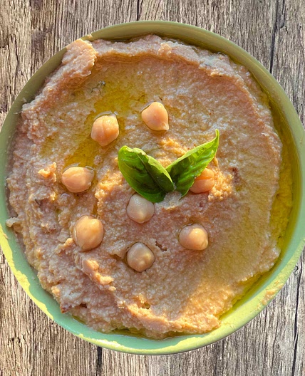 Basil sun dried tomatoes hummus 