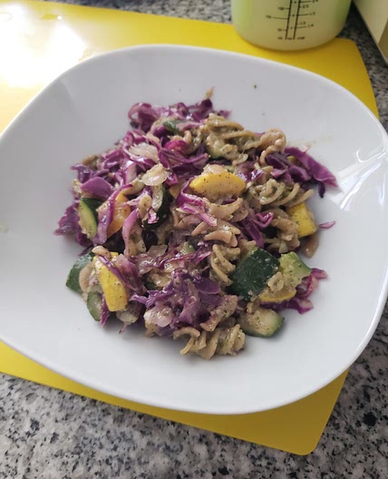 Zucchini and cabbage pesto pasta