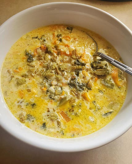 Cheesy Kale Cauliflower Soup