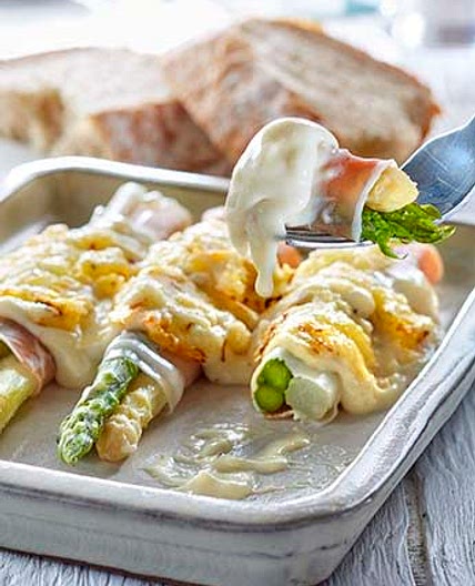 Roulades de jambon italien aux asperges, sauc au fromage