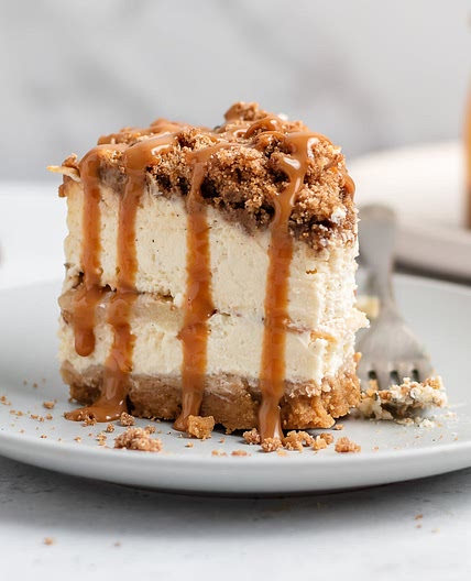 Apple crumble cheesecake