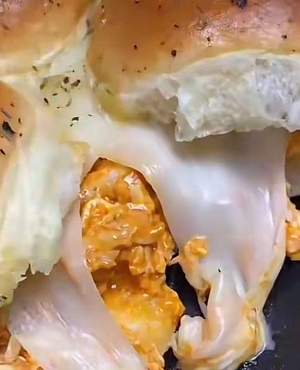Buffalo chicken sliders