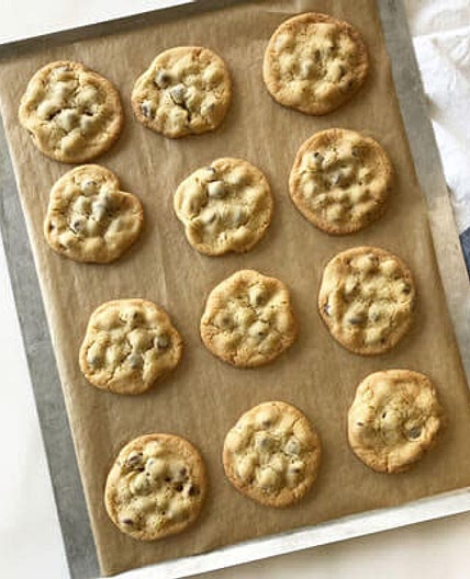 6 butter chocolate chip cookies