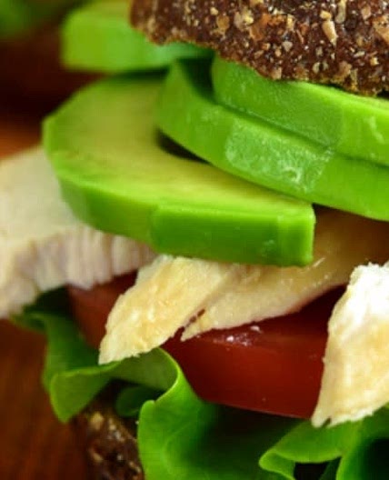 Babe Burger mit Hähnchen und Avocado