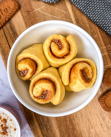 Microwaved Biscoff Cinnamon Rolls
