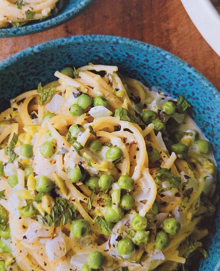 Spaghetti with Goat Cheese, Mint and Peas