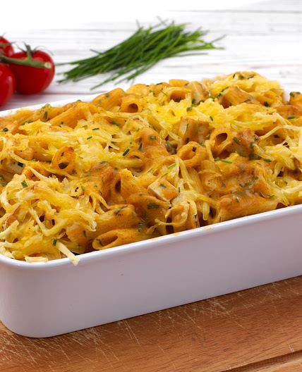 Veganer Nudelauflauf mit Räuchertofu