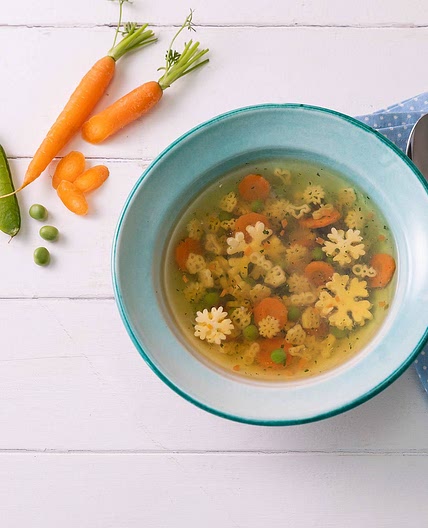 Die Eiskönigin Suppe mit selbstgemachten Eierstich-Schneeflocken