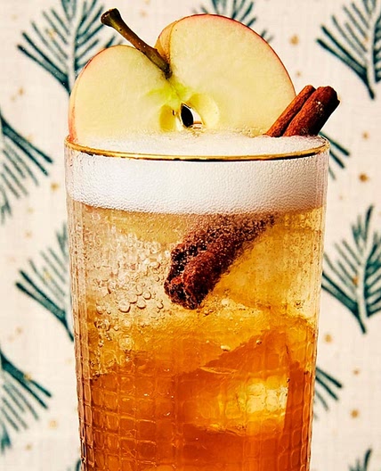 Warm up With a Whiskey and Honey Cocktail That Tastes Just as Good as Apple Pie
