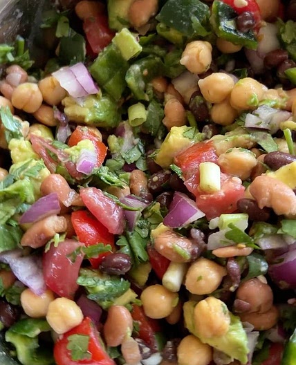 Reel from . You’ve gotta try this yummy Bean Salad from the Plant-Based on a Budget cookbook. Let me know in the comments if you want me to dm you the printable recipe. I also included the link in my profile. INGREDIENTS ▢ 15 oz of pinto beans, drained and