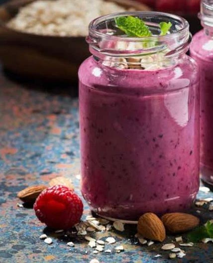 Raspberry Almond Smoothie