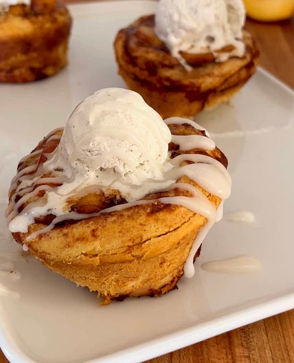 Cinnamon Roll Peach Pie Mini Cups