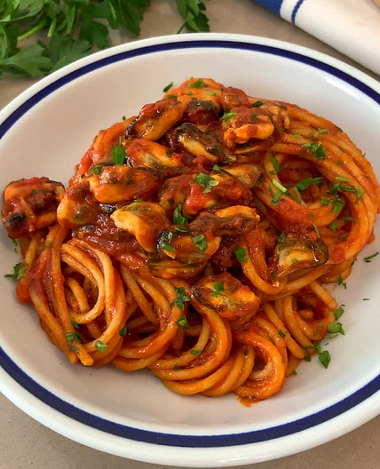 SPAGHETTI WITH MUSSELS