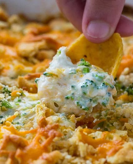 Cheesy Broccoli Cracker Dip