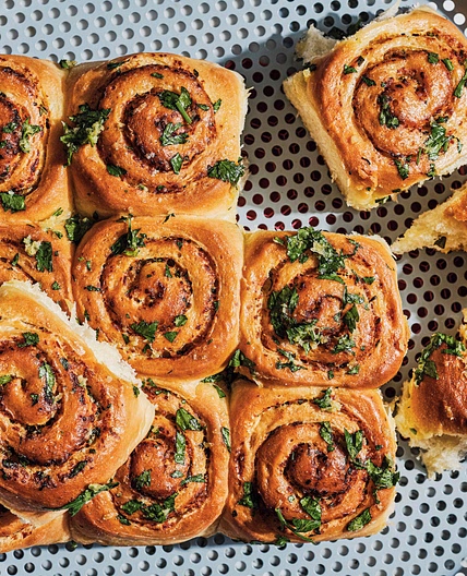 Tear-and-share garlic-herb buns recipe