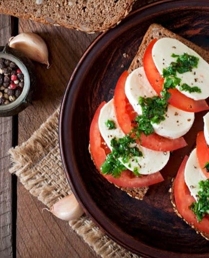 Tomaten Mozzarella Brot