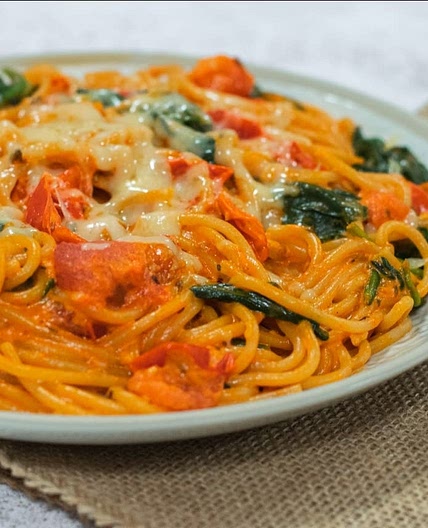 cherry tomato and spinach spaghetti