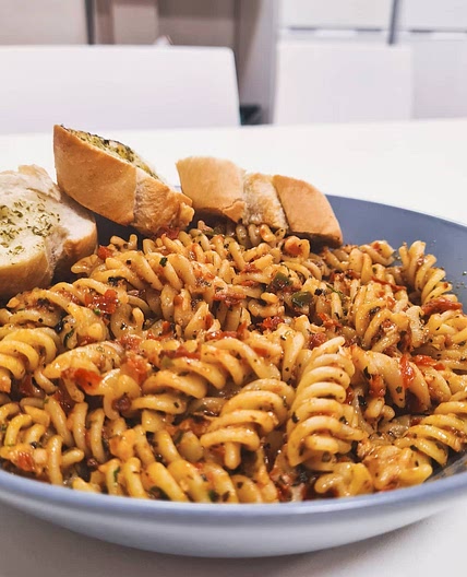 nutty sundried tomato pasta