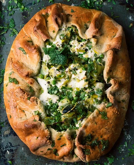 Pea, herb and mozzarella pie