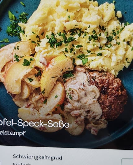 Fleischlaberl mit Apfel-Speck-Sauce