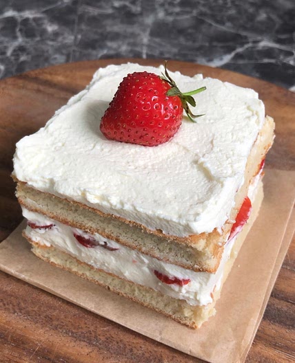 229 cal strawberry shortcake (recipe makes two cakes)
