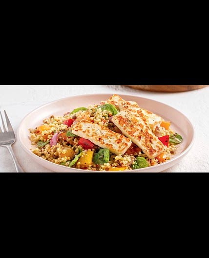 Salade de couscous aux poivrons et halloumi