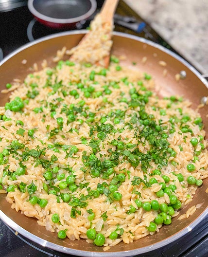 Parmesan orzo with peas 