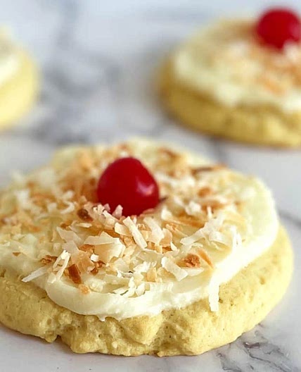 Crumbl 🙀 Piña Colada Cookies