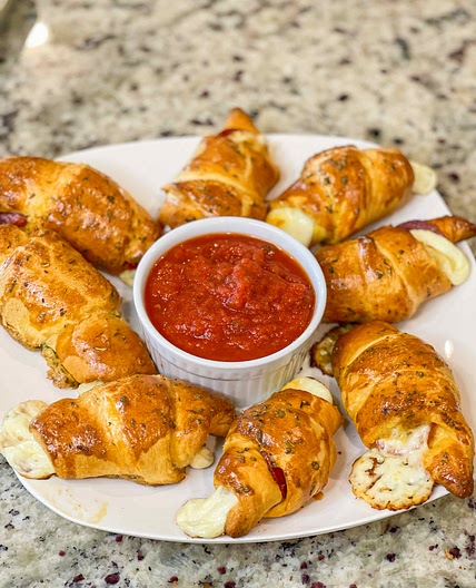 Pepperoni pizza roll ups 