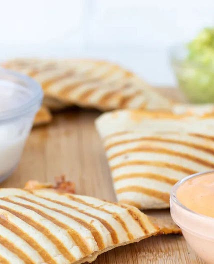 5-Ingredient Copycat Chipotle Burrito Sauce - Forkly