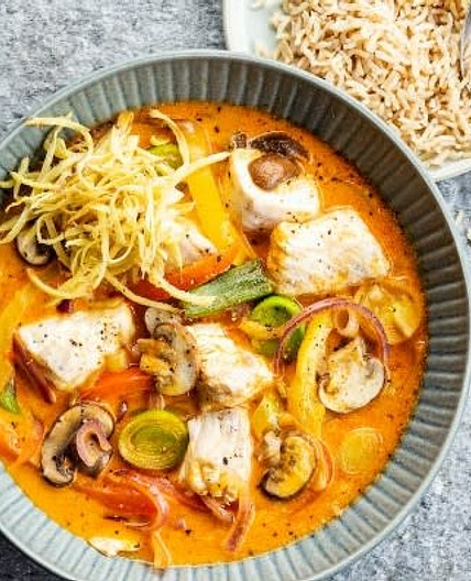 Vis in rode curry met rijst